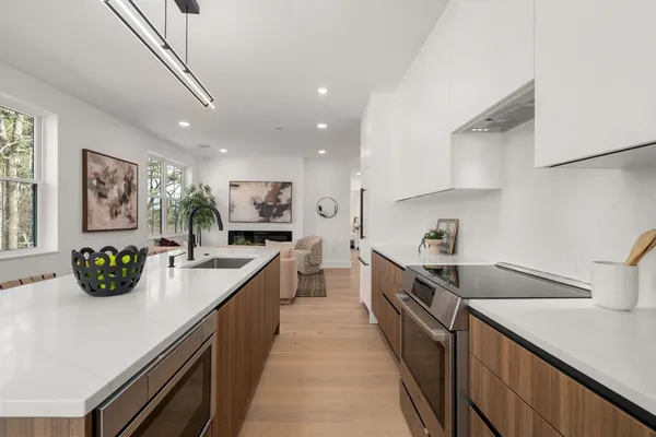 $999,900 | 16 Stearns Road, Unit 302, Wellesley, MA 02482