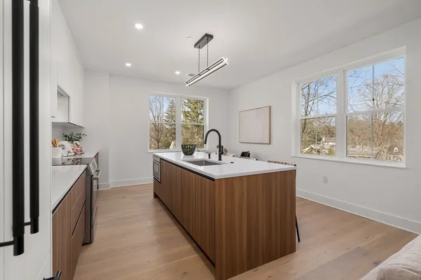 $999,900 | 16 Stearns Road, Unit 302, Wellesley, MA 02482