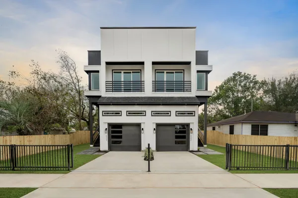 $649,900 | 4931 Rue Street, Houston, TX 77033