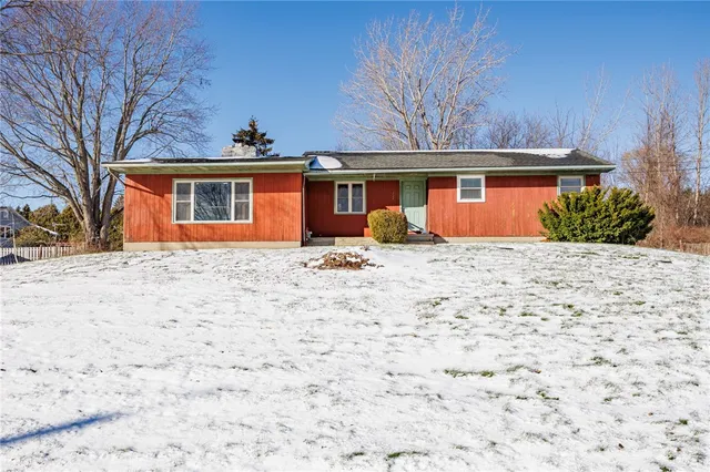 $179,900 | 222 Salmon Creek Drive, Greece, NY 14468