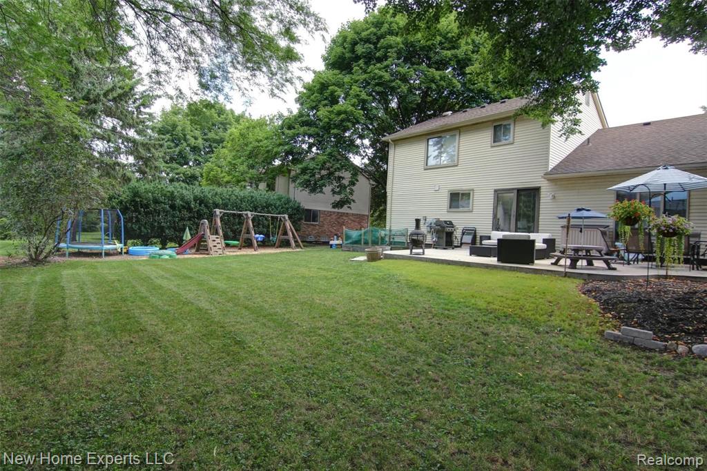 21995 Clover Lane Novi, MI 48375 - Photo 32 of 35