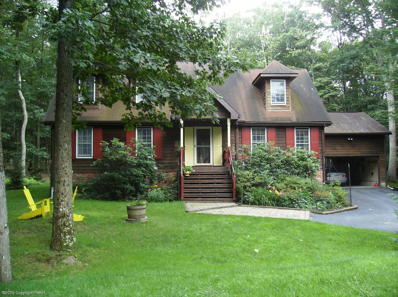 BEAUTIFULLY LANDSCAPED CAPE COD