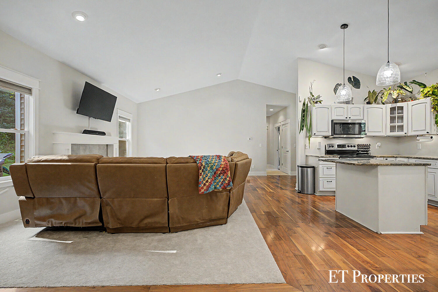 7801 Cascade Road Southeast Grand Rapids, MI 49546 - Photo 12 of 40 217A0904