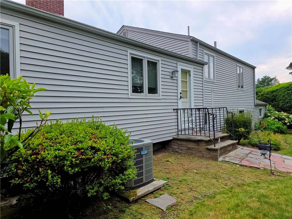 40 Russet Way Cranston, RI 02920 - Photo 33 of 35