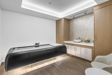 $2,100,000 | 3100 North Ocean Drive, Unit H1209, Singer Island, FL 33404