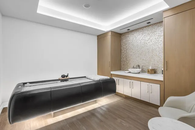 $2,100,000 | 3100 North Ocean Drive, Unit H1209, Singer Island, FL 33404