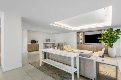 $2,100,000 | 3100 North Ocean Drive, Unit H1209, Singer Island, FL 33404