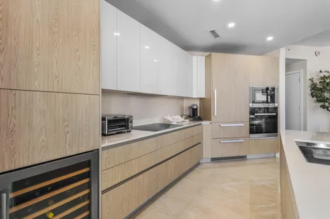 $2,100,000 | 3100 North Ocean Drive, Unit H1209, Singer Island, FL 33404