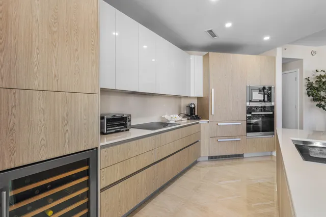 $2,100,000 | 3100 North Ocean Drive, Unit H1209, Singer Island, FL 33404