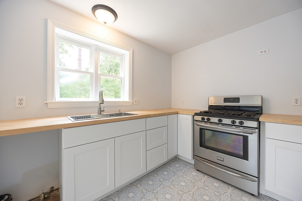 21 Shannon Way Barnstable, MA 02632 - Photo 8 of 36