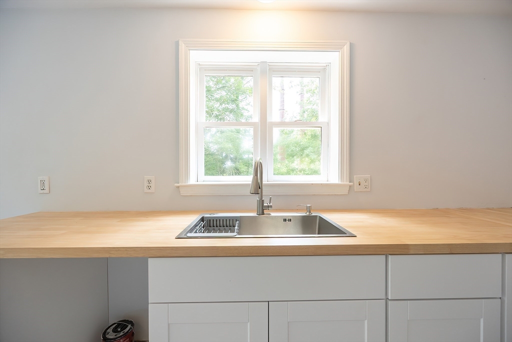 21 Shannon Way Barnstable, MA 02632 - Photo 9 of 36