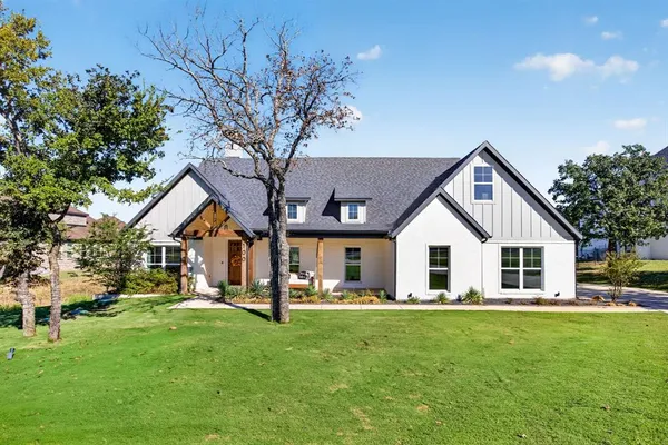 $775,000 | 100 Fairway View Court, Lipan, TX 76462