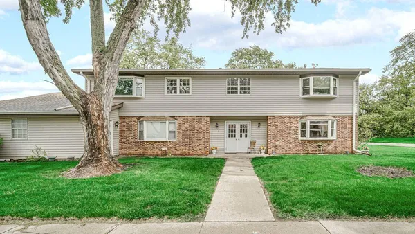 $215,000 | 120 New Orleans Street, Schererville, IN 46375