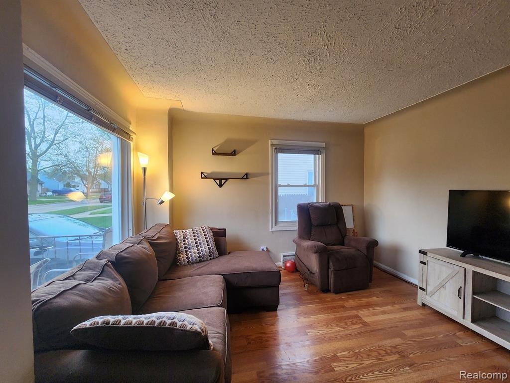 3756 Mildred Street Wayne, MI 48184 - Photo 2 of 19