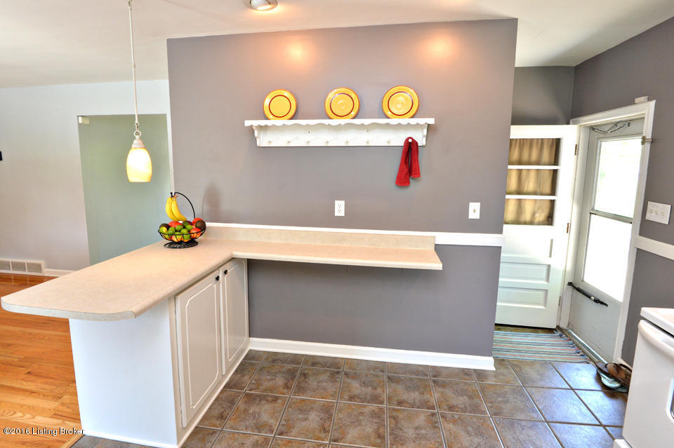 7707 3rd Street Road Louisville, KY 40214 - Photo 11 of 49 Kitchen