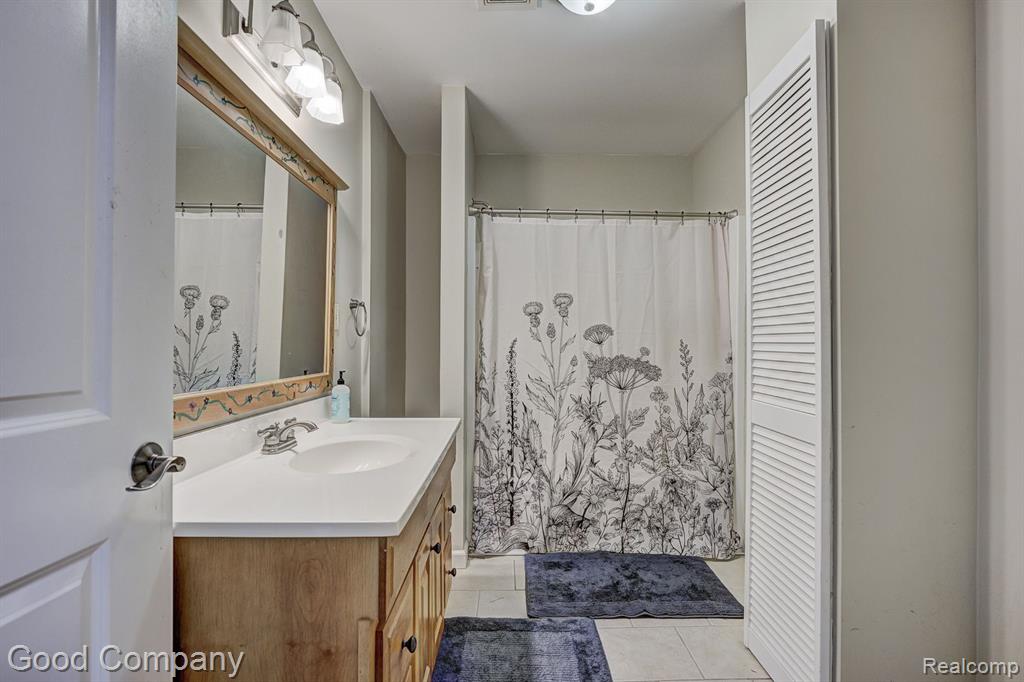 2230 Princeton Road Berkley, MI 48072 - Photo 33 of 48