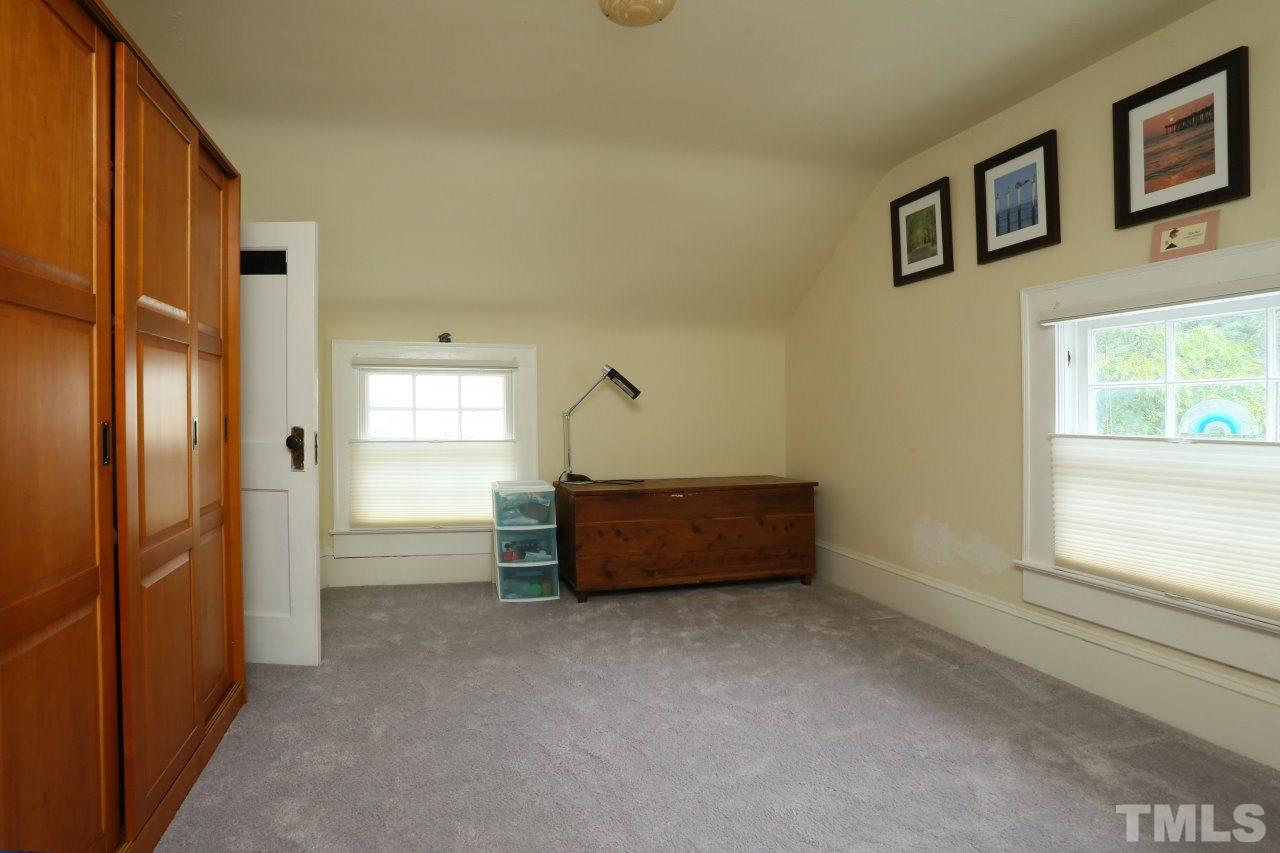 526 North Person Street Raleigh, NC 27604 - Photo 15 of 25 a room with window