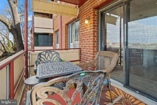 $2,700 | 1593 North Colonial Terrace, Unit 306X, Arlington, VA 22209
