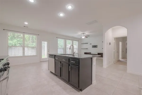 $2,500 | 2261 Oak Cir Drive North, Conroe, TX 77301