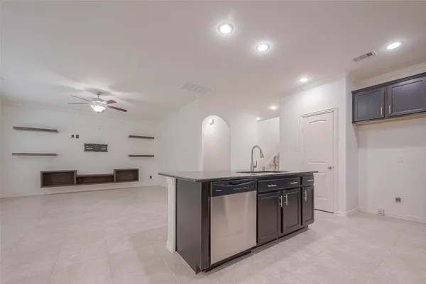 $2,500 | 2261 Oak Cir Drive North, Conroe, TX 77301