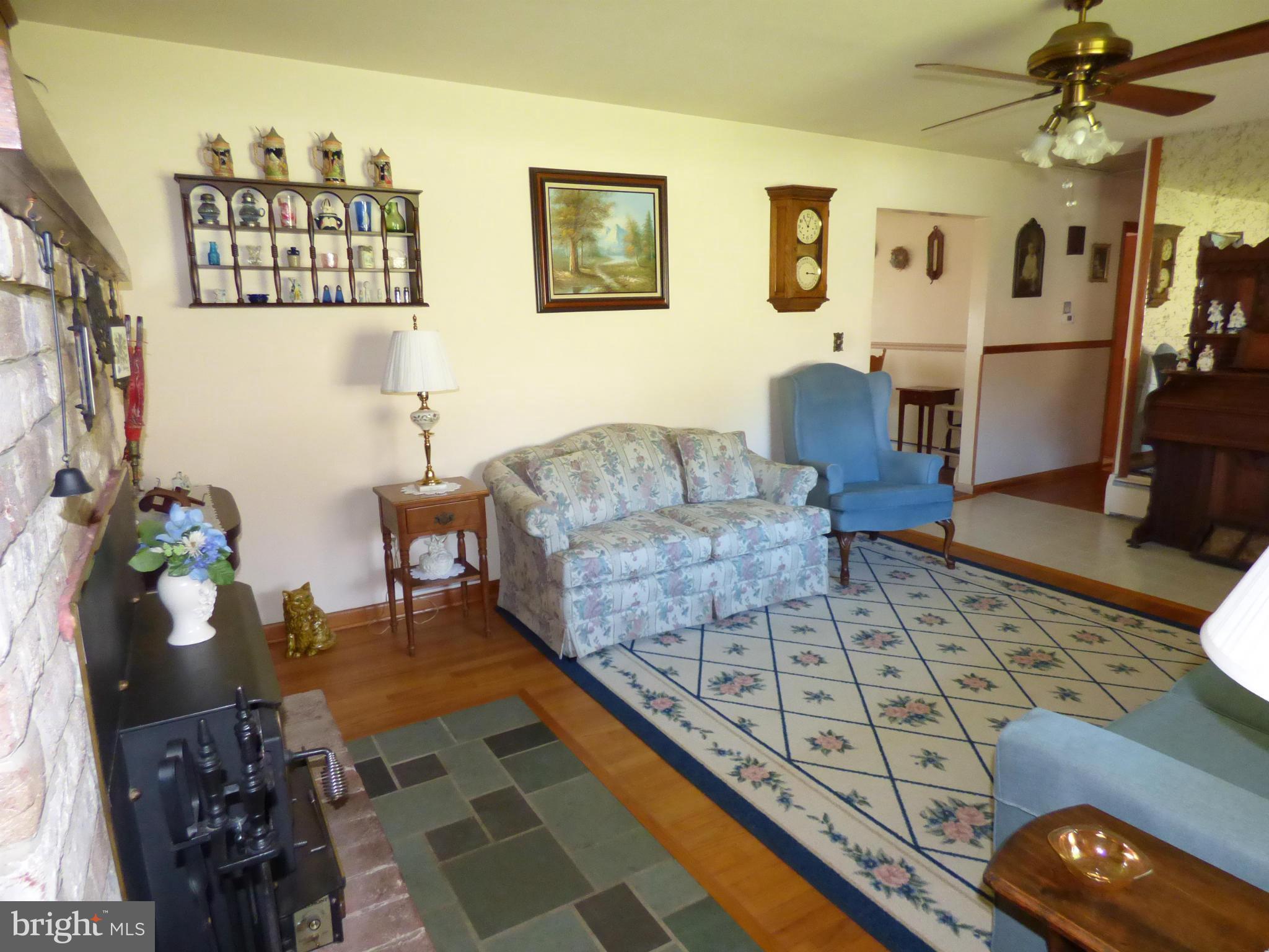 4983 Wentz Road Manchester, MD 21102 - Photo 3 of 21 Living Room