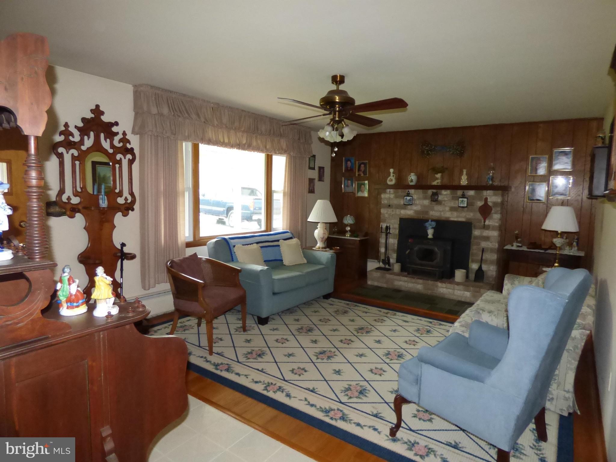 4983 Wentz Road Manchester, MD 21102 - Photo 4 of 21 Living Room