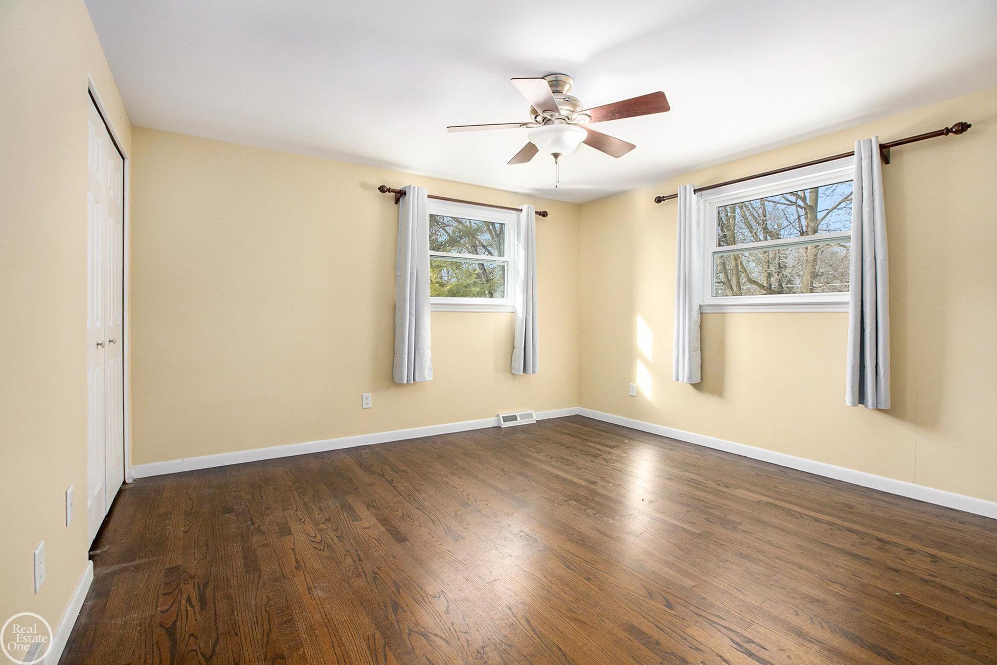 36144 West Lyman Road Farmington, MI 48331 - Photo 17 of 26