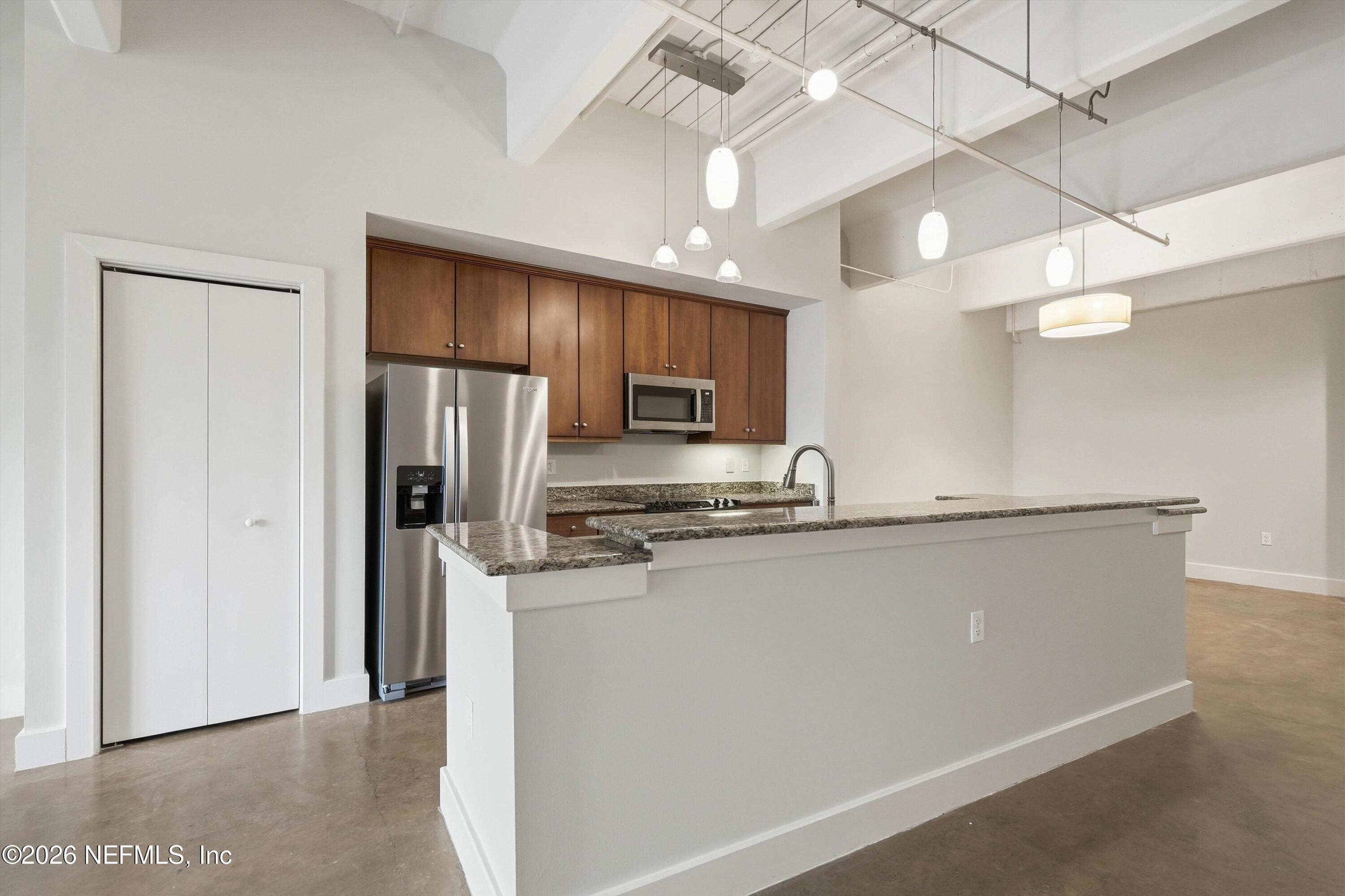 1661 Riverside Avenue, Unit 305 Jacksonville, FL 32204 - Photo 8 of 36 08-Kitchen