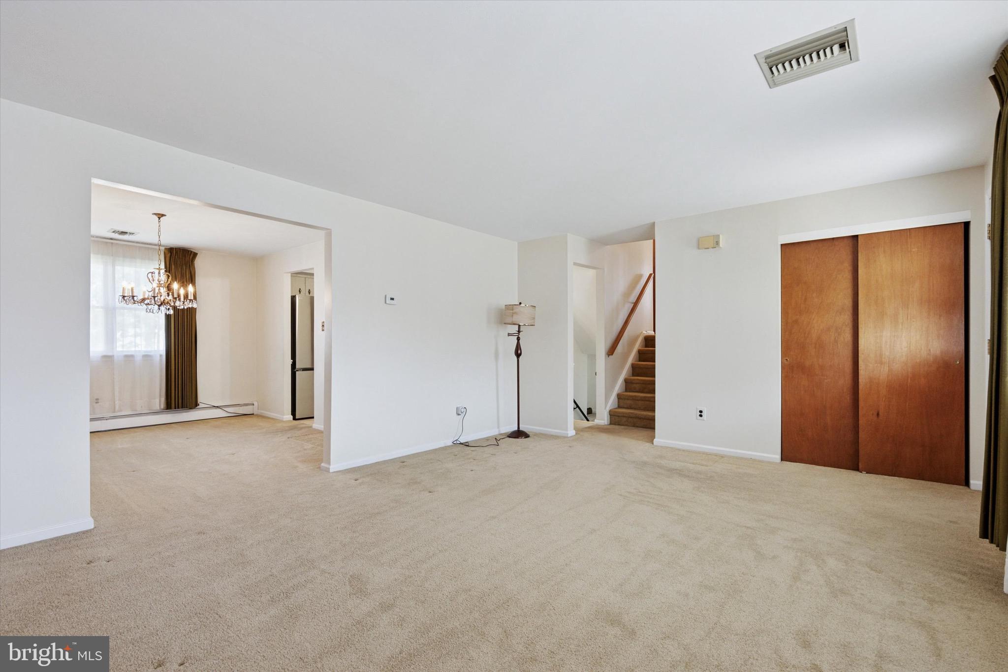 433 Wendy Road Southampton, PA 18966 - Photo 8 of 66 Main floor, living room