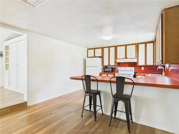 $1,000 | 7070 Tabor, Bryan, TX 77808