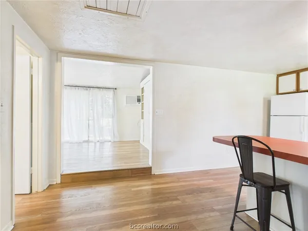 $1,000 | 7070 Tabor, Bryan, TX 77808