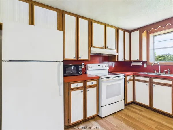 $1,000 | 7070 Tabor, Bryan, TX 77808