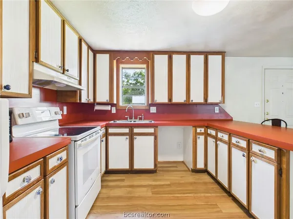 $1,000 | 7070 Tabor, Bryan, TX 77808