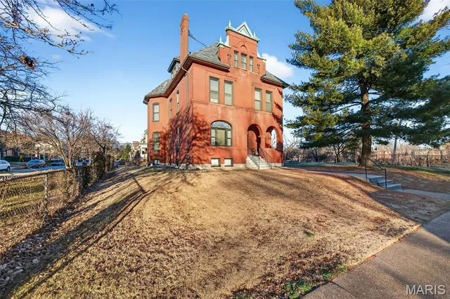 $350,000 | 1827 South Compton Avenue, St. Louis, MO 63104