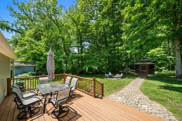 $295,000 | 61738 Lakeview Court, Cassopolis, MI 49031