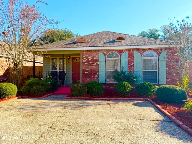 $240,000 | 5 Bridgefield Court, Hattiesburg, MS 39402