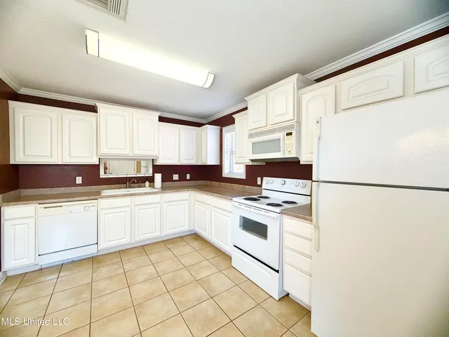 $240,000 | 5 Bridgefield Court, Hattiesburg, MS 39402