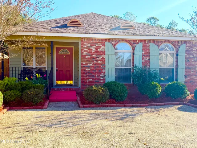 $240,000 | 5 Bridgefield Court, Hattiesburg, MS 39402