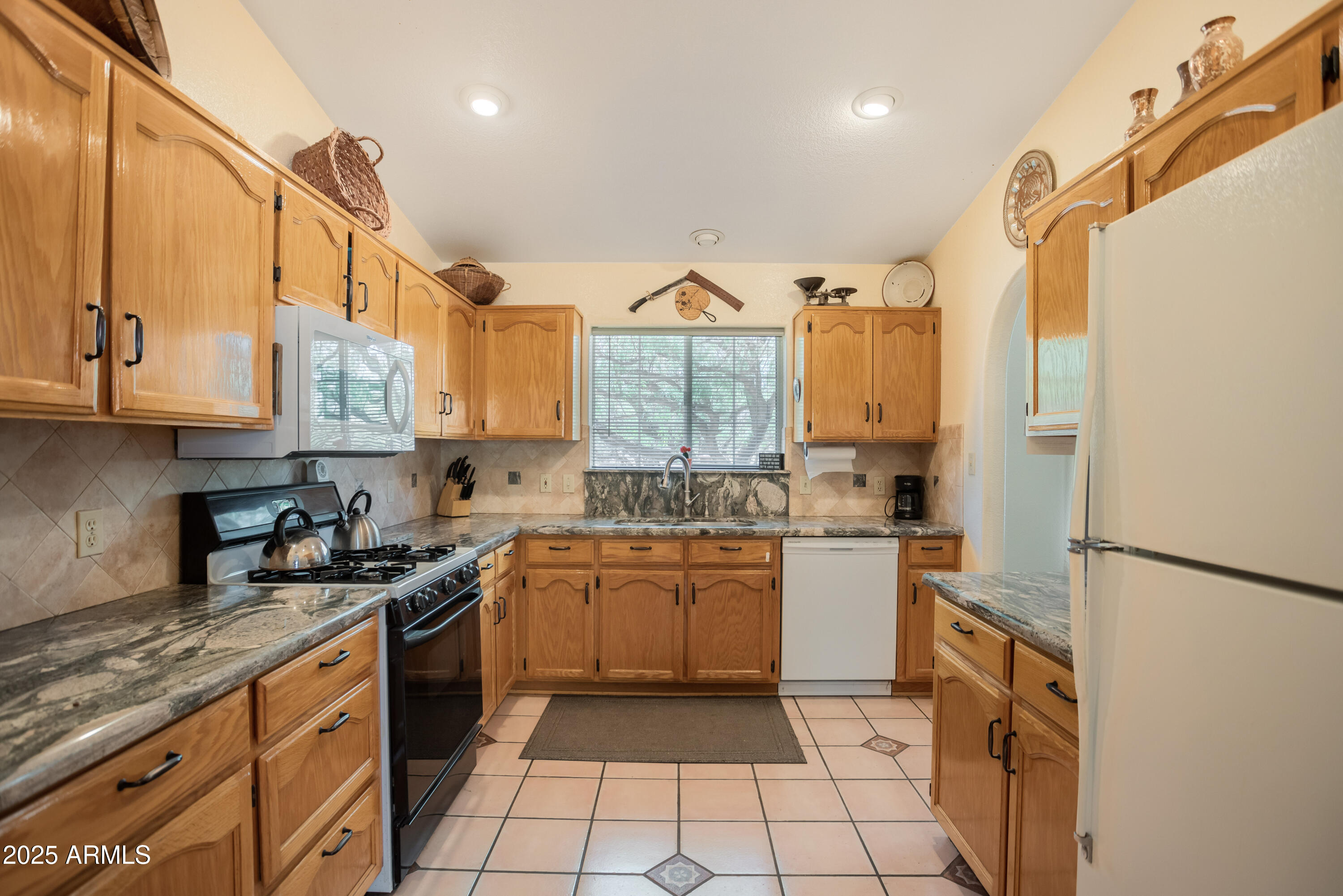 6760 South Y Lightning Ranch Road Hereford, AZ 85615 - Photo 11 of 46 Kitchen