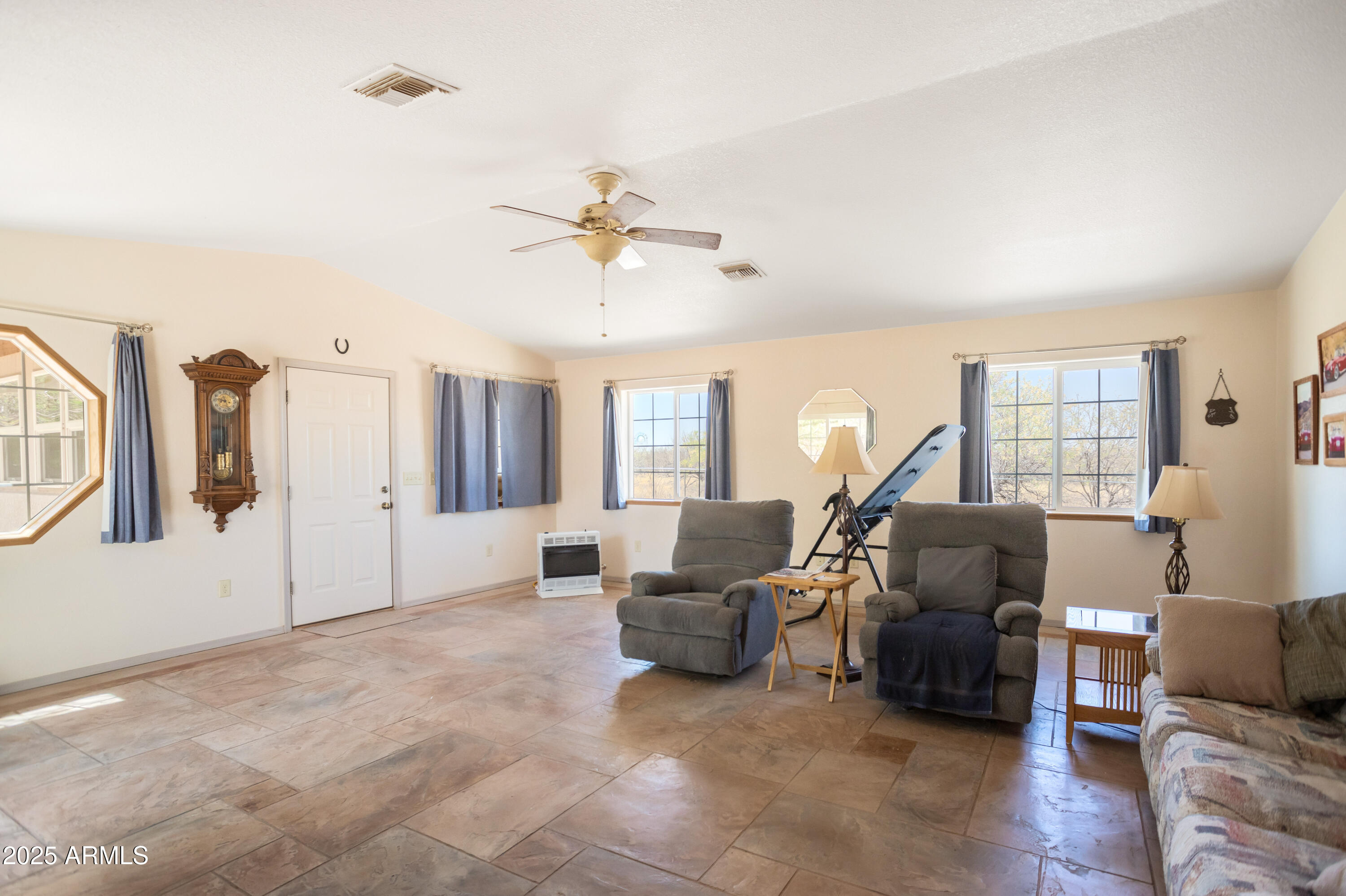 6760 South Y Lightning Ranch Road Hereford, AZ 85615 - Photo 16 of 46 Family Room