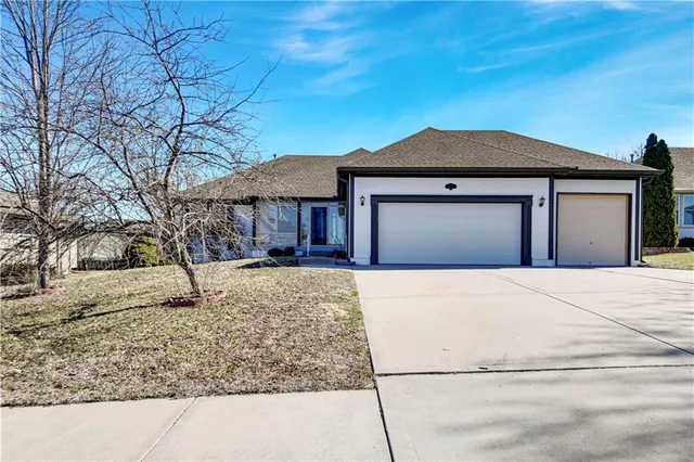 $2,745 | 4435 Southwest Creekview Drive, Lee's Summit, MO 64082