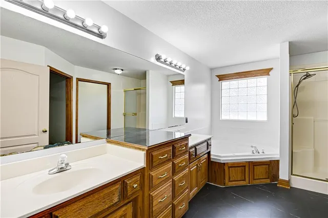 $2,745 | 4435 Southwest Creekview Drive, Lee's Summit, MO 64082