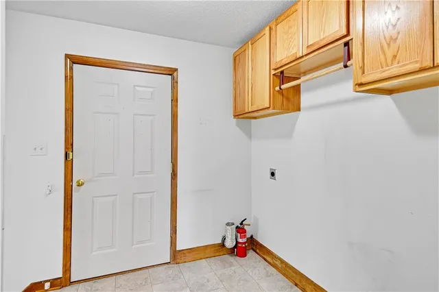 $2,745 | 4435 Southwest Creekview Drive, Lee's Summit, MO 64082