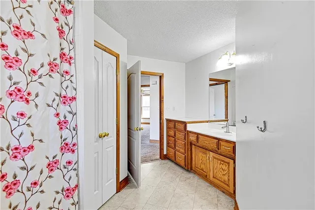 $2,745 | 4435 Southwest Creekview Drive, Lee's Summit, MO 64082