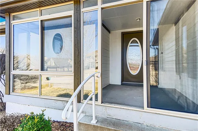 $2,745 | 4435 Southwest Creekview Drive, Lee's Summit, MO 64082