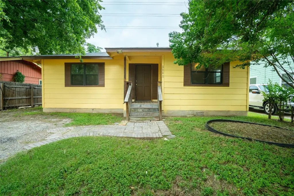 a front view of house with yard