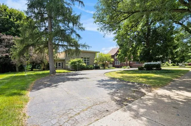 $299,900 | 286 Capital Avenue Northeast, Battle Creek, MI 49017