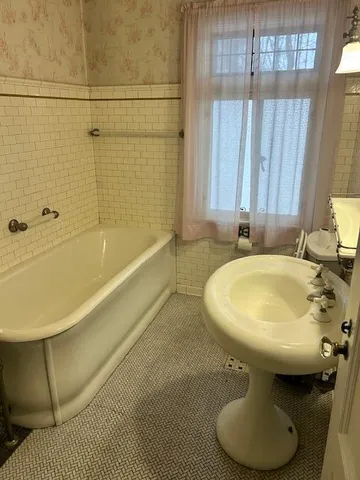 $299,900 | 286 Capital Avenue Northeast, Battle Creek, MI 49017