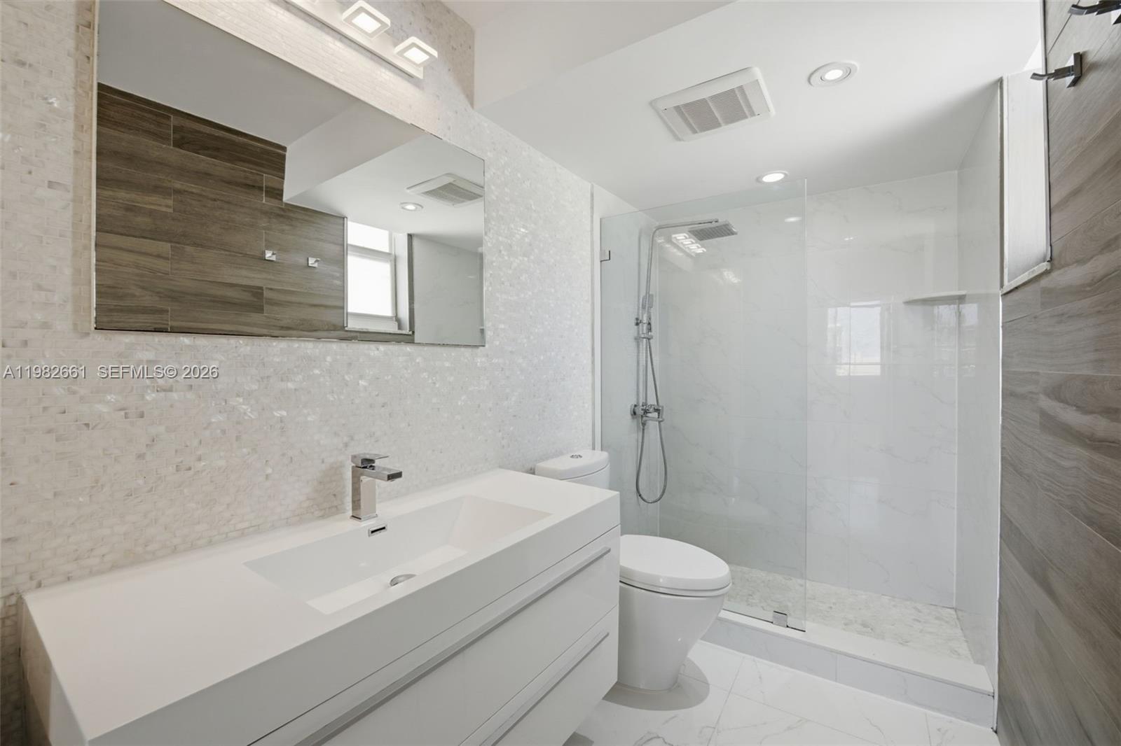 1658 Bay Road, Unit 703 Miami Beach, FL 33139 - Photo 10 of 14