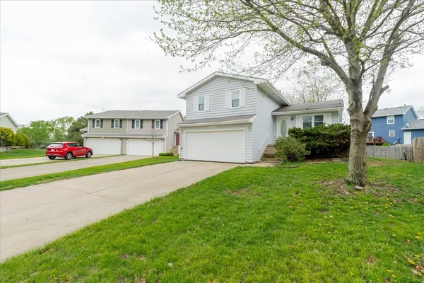 $227,500 | 1315 Bancroft Drive, Bloomington, IL 61704